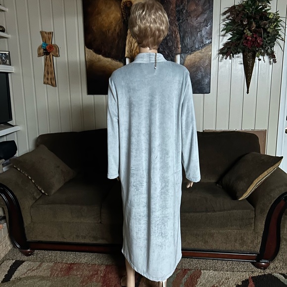 Adonna Sleepwear • Gray • Plush • Robe • Size Medium - Picture 8 of 16